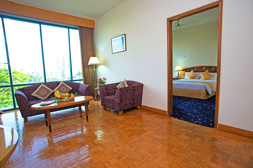 Hotel Lake Castle - Parkview Дака Екстериор снимка
